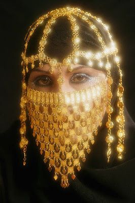 wallpapers Arabic Traditional Jewellery https www alamy com stock photo traditional gold head dress qatar arabic woman wearing gold jewellery 86788257 html